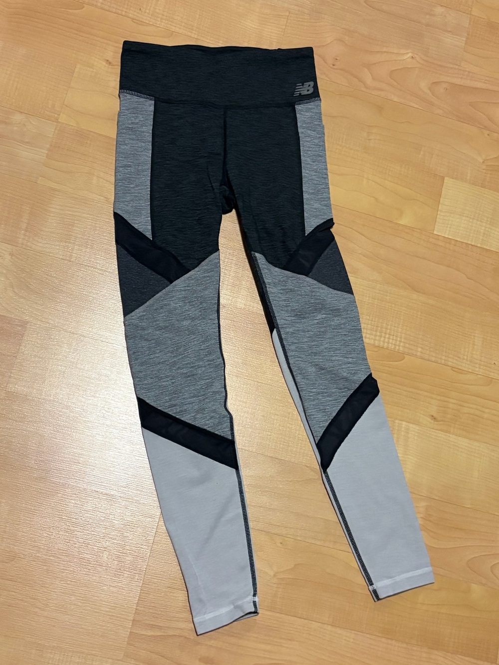 New Balance Black & Light Gray Colorblock Leggings